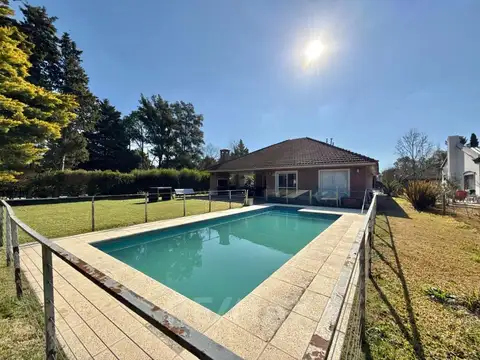 Casa en Venta con 2 cocheras