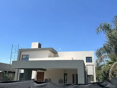 Casa 9 ambientes con 2 baños