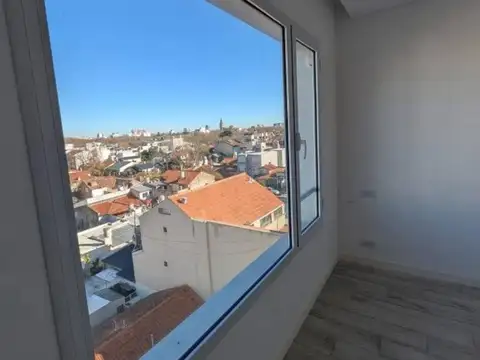 DEPARTAMENTO 2 AMBIENTES con COCHERA  - LA PERLA