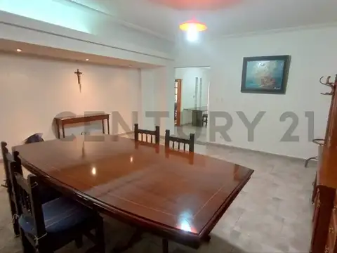 Casa 7 ambientes con 2 baños
