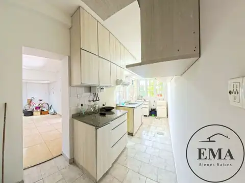 Casa 5 ambientes con 2 baños