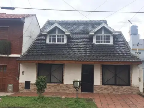Casa en venta - 3 Dormitorios 3 Baños - 200Mts2 - Florencio Varela