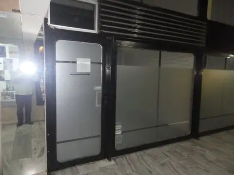 Local, excelente ubicación en el centro de Caseros