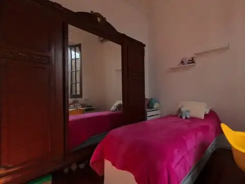 Casa 6 ambientes con 2 baños