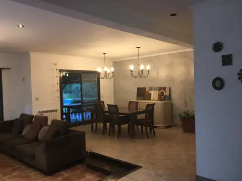 Casa en Venta con 7 cocheras