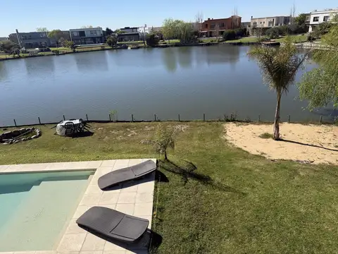 CASA A LAGUNA EN VENTA EN CANTON NORTE