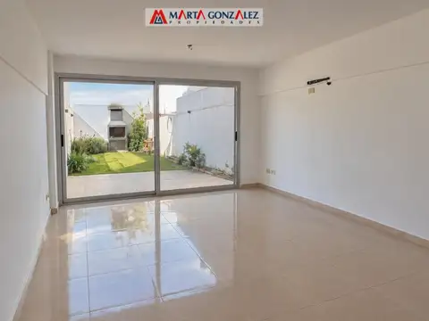 DEPARTAMENTO DOS AMBIENTES CON PATIO ALQUILER