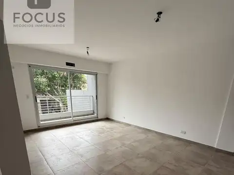 Venta Depto 2 Ambientes con balcón al frente en Caseros!