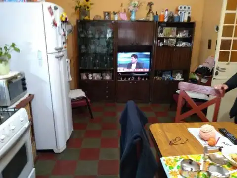 Casa  en Venta ubicado en Castelar, Morón, G.B.A. Zona Oeste - AMA0159_LP545281_8