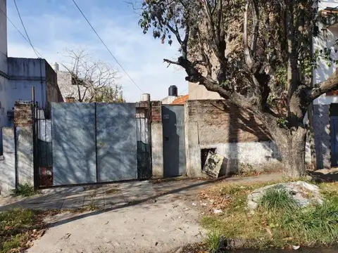 LOTE 245M2 CON VIVIENDA VILLA LIBERTAD 800M ESTACIONBOSCH