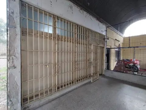 Local comercial con ingreso vehicular. Financiacion 