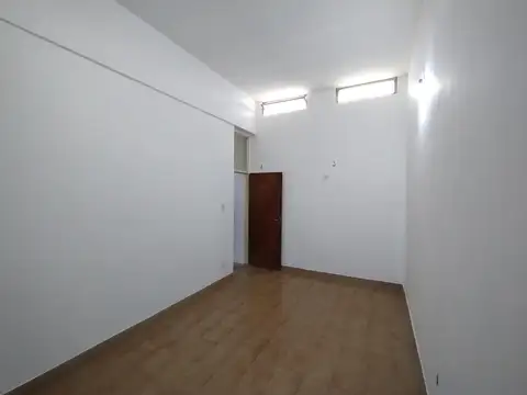 Local comercial con ingreso vehicular. Financiacion