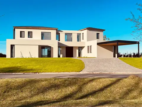 Casa en venta sobre cancha de Polo en Cabriolet, Pilará, Pilar