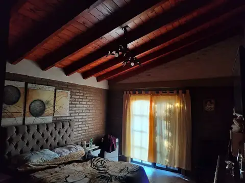 Casa 5 ambientes con 1 baño