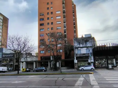 Muy buen departamento en San Isidro de 2 Amb con balcon y Cochera 