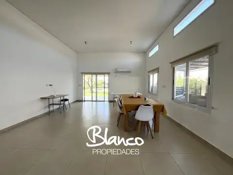 Casa 5 ambientes con 3 baños