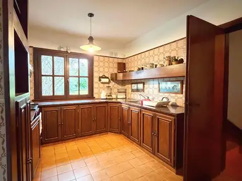 Casa en Venta con 3 cocheras