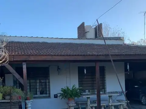Excelente casa a la Venta en el centro de Pilar.