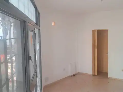 LOCAL COMERCIAL ESTADO DE ISRAEL ESQ. TOMÁS CABRERA