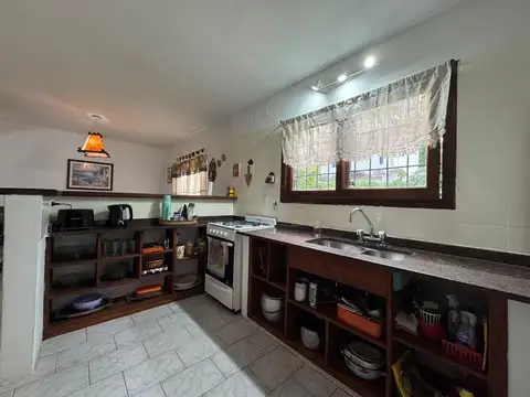 Casa 4 ambientes con 2 baños