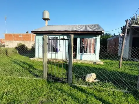 CASA 3 AMBIENTES EN VENTA EN LONGCHAMPS 