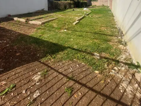 VENTA LOTE CALLE  12 de octubre 100  B DE ESCOBAR