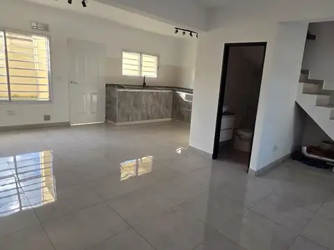 Venta duplex 4 ambientes- Los Polvorines