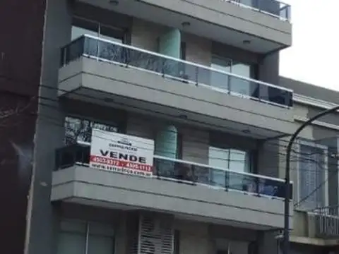 Local comercial de 176 m2 sobre Av. Córdoba en Villa Crespo