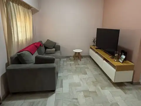 VENTA DE CASA EN LUIS AGOTE, CUATRO DORMITORIOS.