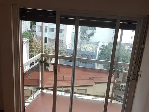 ALQUILER 2 AMBIENTES CON BALCÓN EN COGHLAN