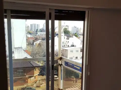 Departamento en Alquiler en Coghlan, $ 690.000