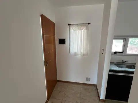 37 12 y 13. monoambiente con cocina separada. balcon, excelente alquiler la plata