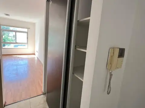 37 entre 12 y 13 800, Piso 1