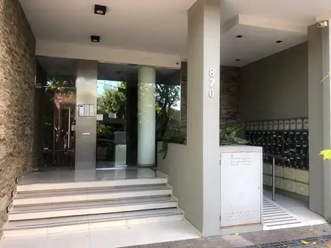 37 entre 12 y 13 800, Piso 1