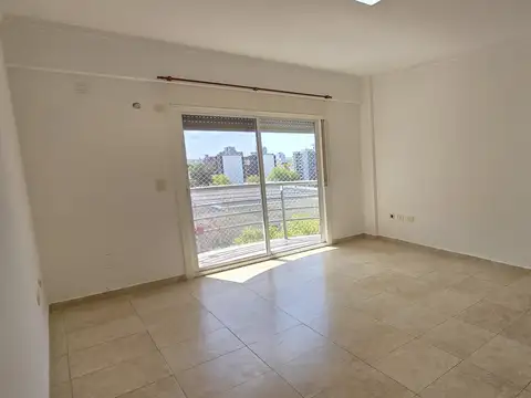 EXCELENTE DEPARTAMENTO 2 AMBIENTES CON BALCÓN, SUM, GIMNASIO, PARRILLA . . . EN EDIFICIO DE CATEGORIA "EL RULERO"