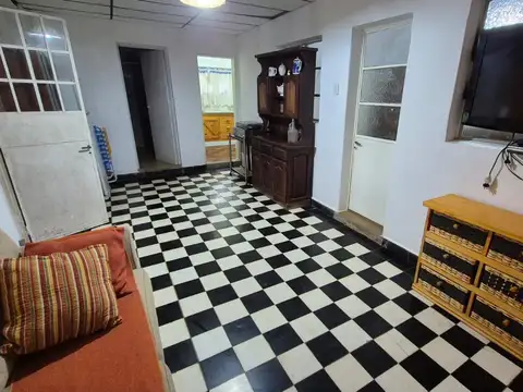 Casa 4 ambientes con 1 baño