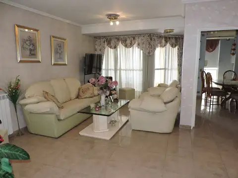 Departamento 4 ambientes con 2 baños