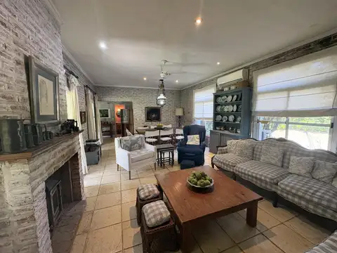 Casa 5 ambientes con 3 baños