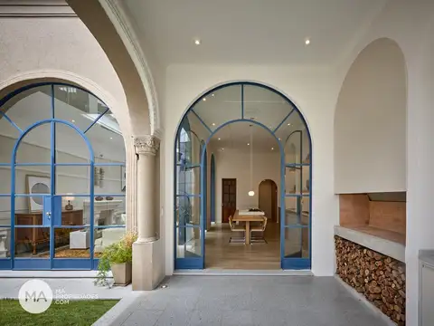 Casa 9 ambientes con 4 baños
