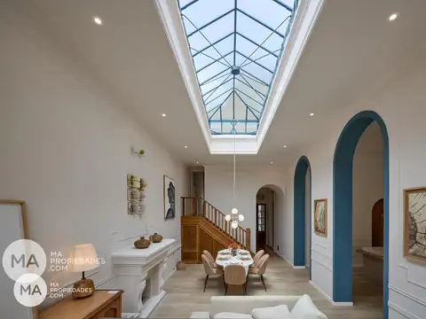 Casa de diseño con cochera, jardín y terraza - Sarmiento al 2000 - Abasto Rosario | Venta