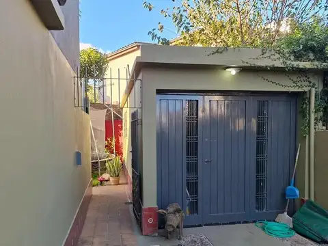 Casa en Venta con 3 cocheras