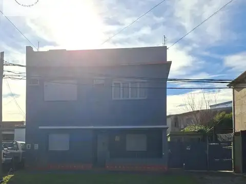 CASA EN VENTA - MULTIFAMILIAR. OPORTUNIDAD.