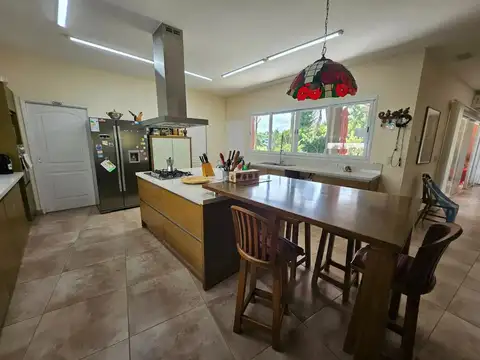 Casa 4 ambientes con 4 baños