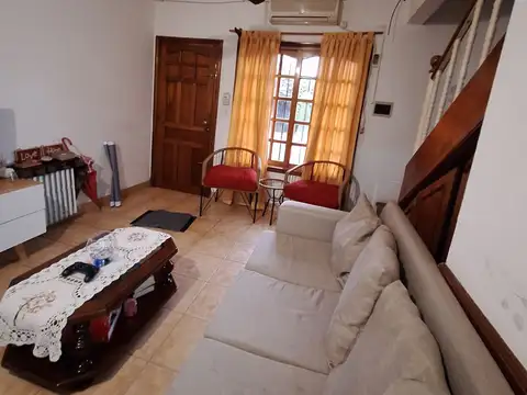 Depto Tipo Casa 4 ambientes con 2 baños