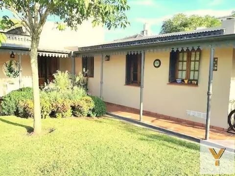 Casa en venta - 3 Dormitorios 2 Baños - Cochera - 625Mts2 - General Belgrano
