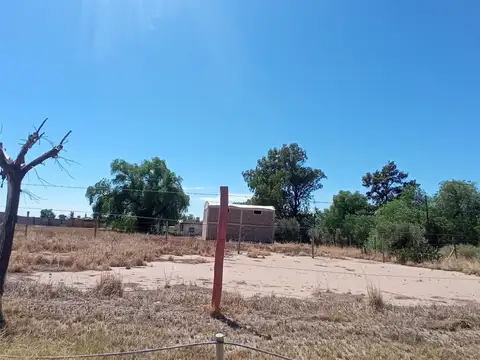 Venta terreno con casa en Medrano