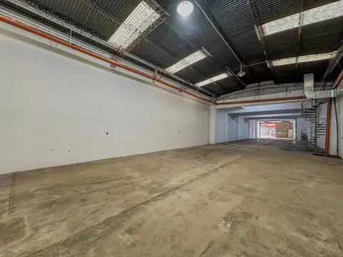Galpon en Venta 61  mts Fondo
