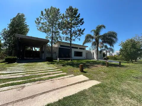 Venta Casa en Campos de Esther 3 dormitorios, pileta