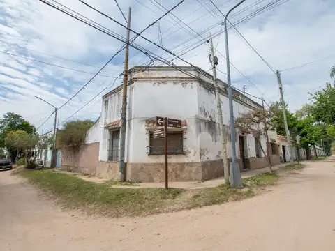 SE VENDE CASA FRENTE A LA PLAZA PRINCIPAL, RINCON