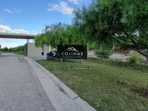 Lote en venta en el Barrio Cerrado Colinas de la Deseada